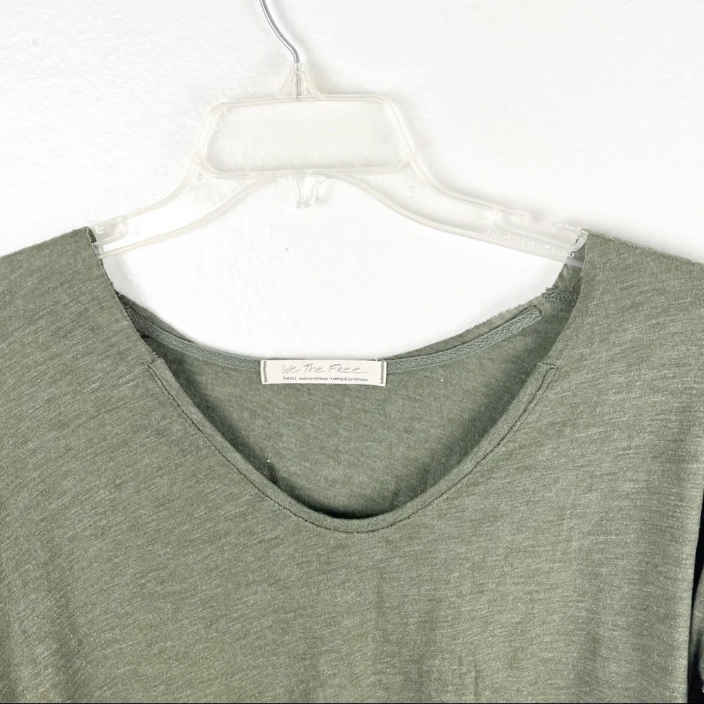 FREE PEOPLE WE THE FREE Green Scoop Neck Slouchy Distressed Snap Cuff Top Small